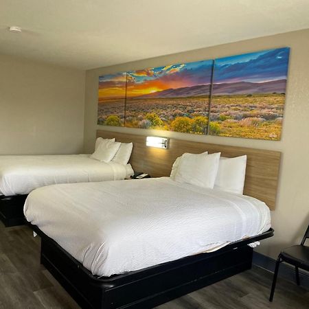 Days Inn By Wyndham San Antonio Southeast Frost Bank Center Eksteriør billede
