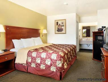 Days Inn By Wyndham San Antonio Southeast Frost Bank Center Eksteriør billede