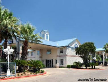Days Inn By Wyndham San Antonio Southeast Frost Bank Center Eksteriør billede