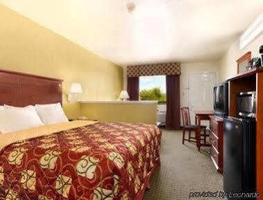 Days Inn By Wyndham San Antonio Southeast Frost Bank Center Eksteriør billede