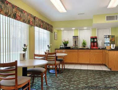 Days Inn By Wyndham San Antonio Southeast Frost Bank Center Eksteriør billede